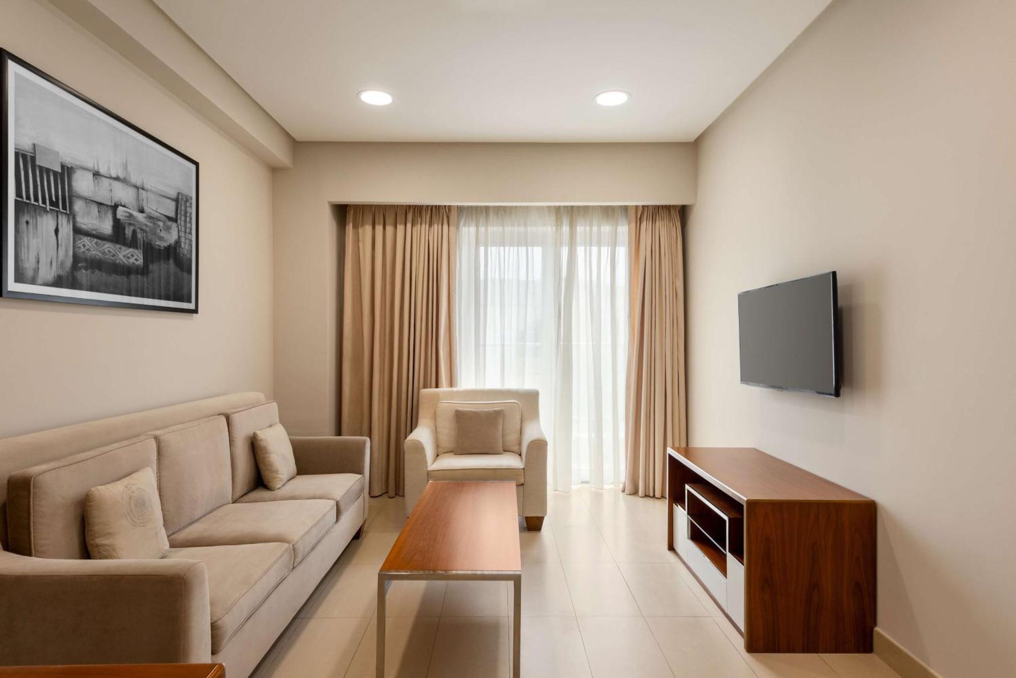 Hotel Levatio Muscat, A Member Of Radisson Individuals